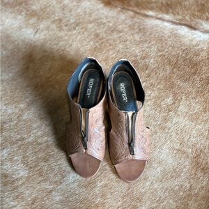 Roper Women's Brown Zip-Front Western Heels